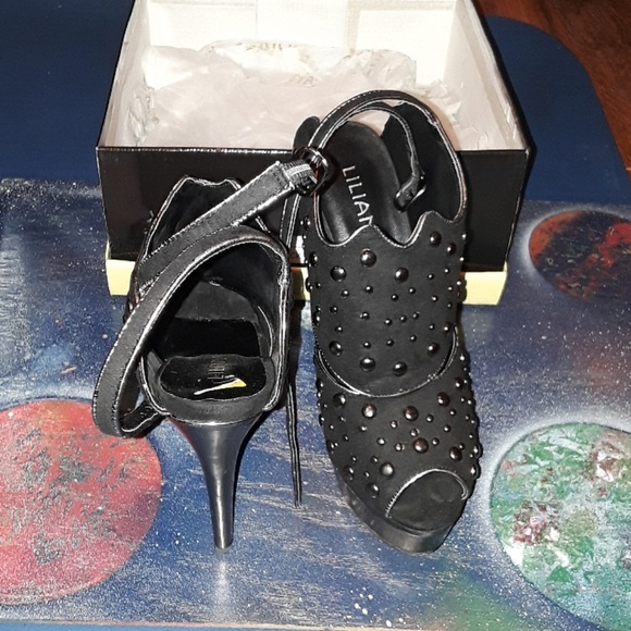 Heels - Picture 4 of 4